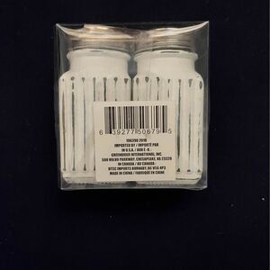 Salt & Pepper Shakers. NEW